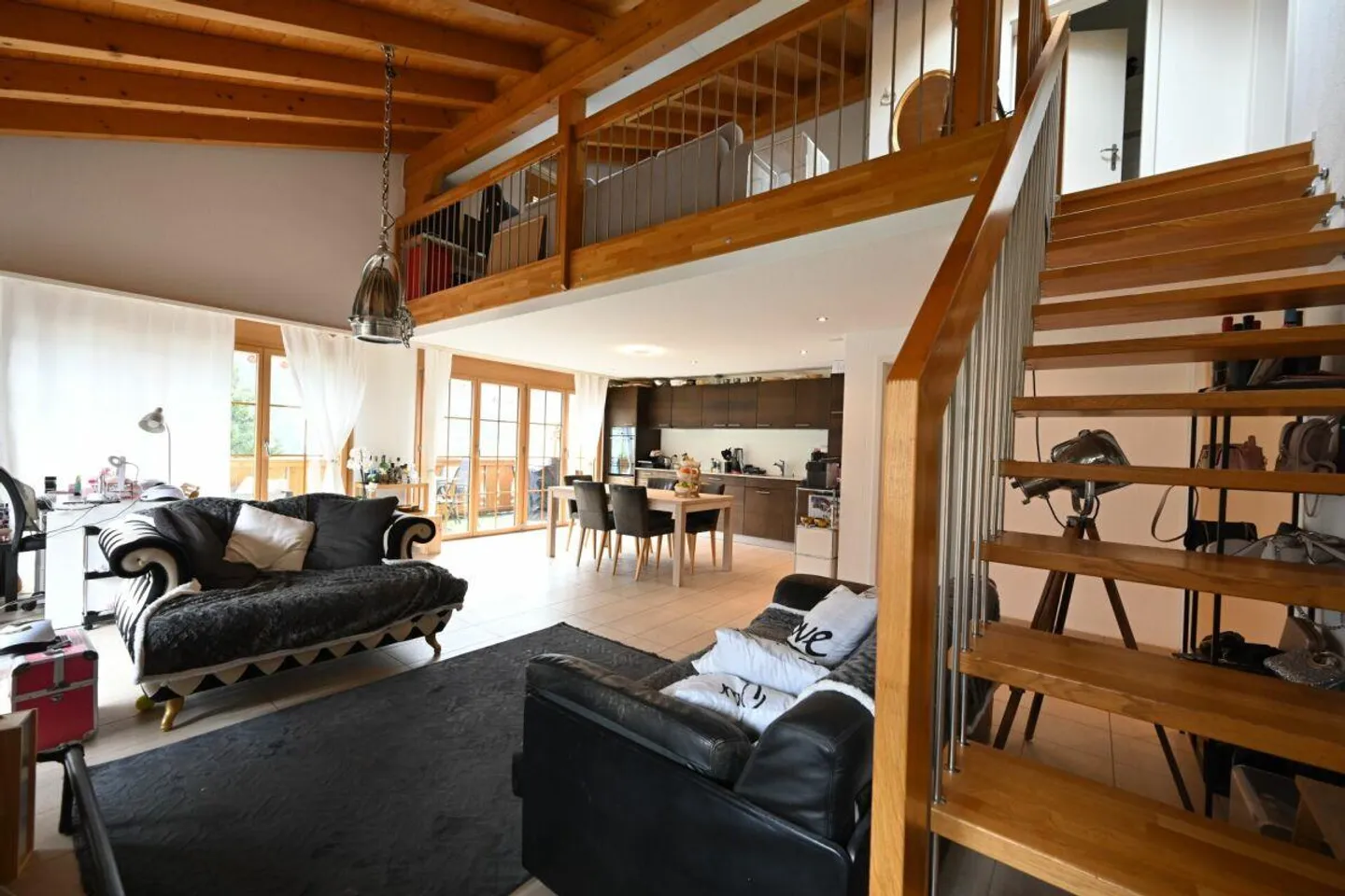 Charmante 3.5/4.5-Zimmer-Maisonettewohnung an Hanglange - Foto 3 von 14