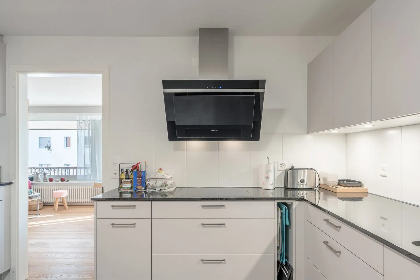 Charming 4.5-room apartment with balcony and garage in Etziken - Photo 12 of 16
