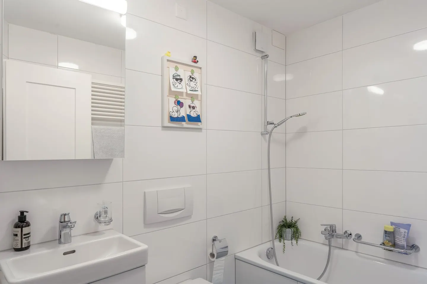Charming 4.5-room apartment with balcony and garage in Etziken - Photo 15 of 16