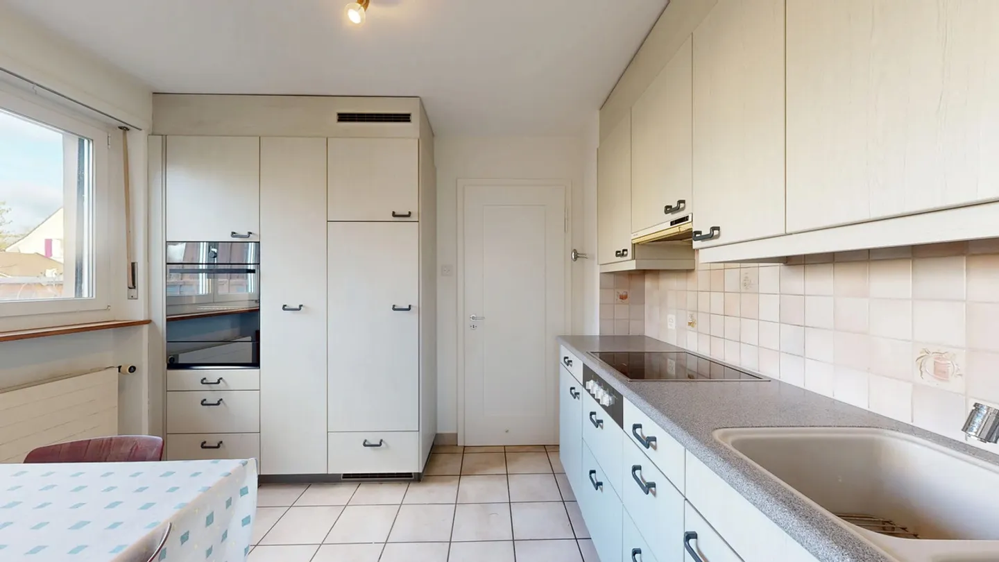 Freistehendes 5-Zimmer-Einfamilienhaus mit grosszügigem Umschwung - Foto 5 von 16