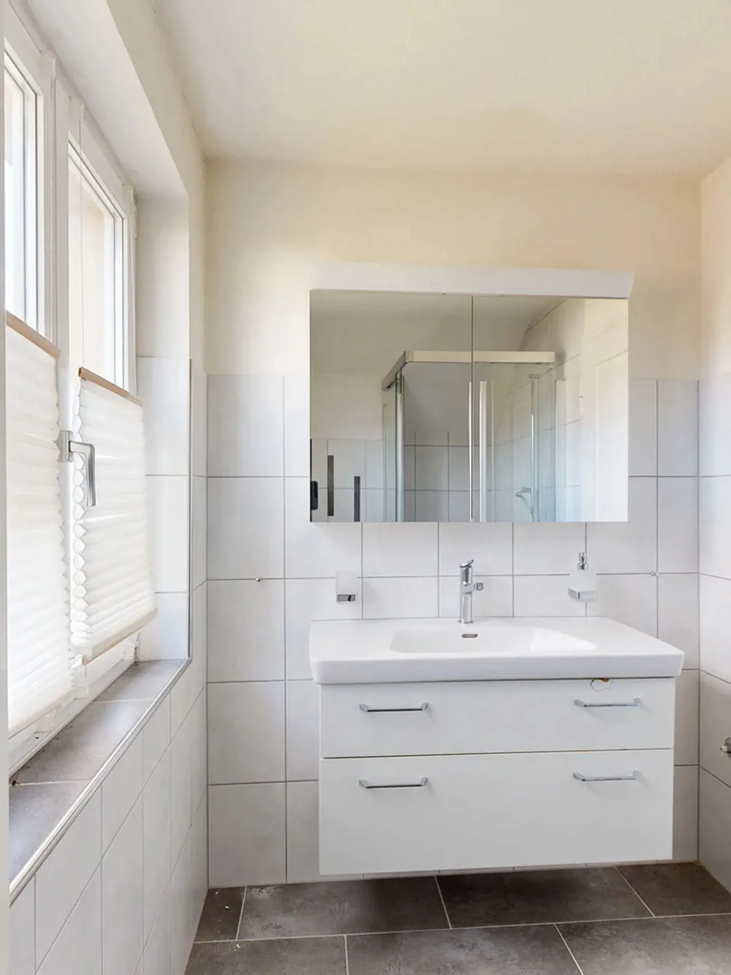 Freistehendes 5-Zimmer-Einfamilienhaus mit grosszügigem Umschwung - Foto 6 von 16