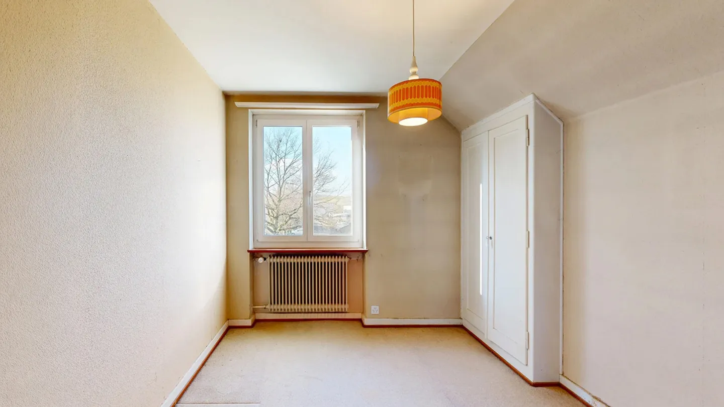 Freistehendes 5-Zimmer-Einfamilienhaus mit grosszügigem Umschwung - Foto 9 von 16