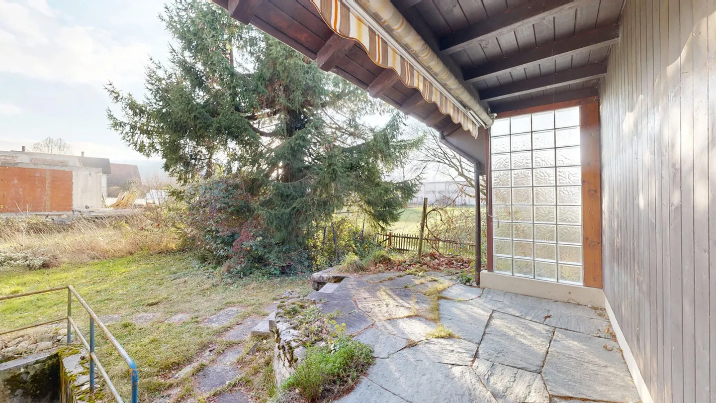 Freistehendes 5-Zimmer-Einfamilienhaus mit grosszügigem Umschwung - Foto 11 von 16