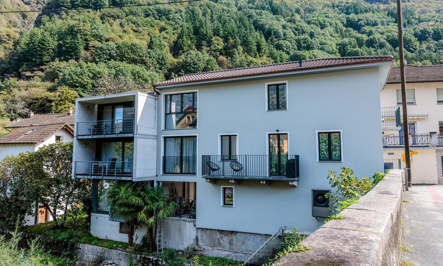 Modern Single-Family Home 5.5 with Open View in Osogna - Photo 3 of 9
