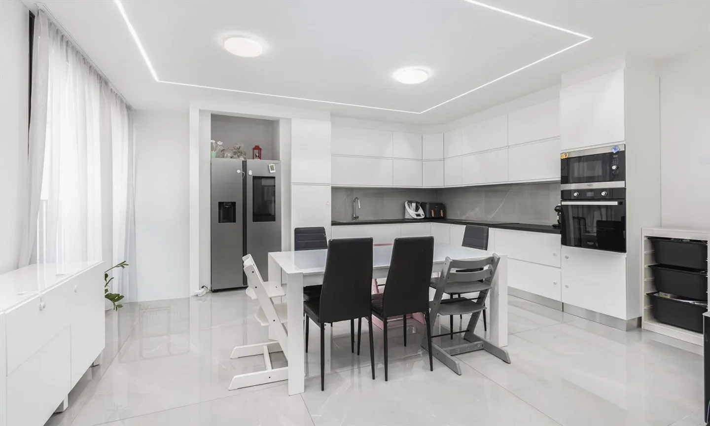 Modern Single-Family Home 5.5 with Open View in Osogna - Photo 4 of 9