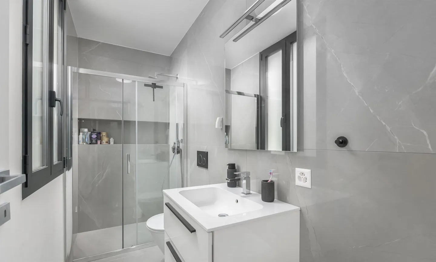 Modern Single-Family Home 5.5 with Open View in Osogna - Photo 6 of 9
