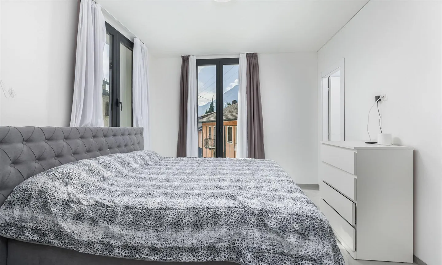 Modern Single-Family Home 5.5 with Open View in Osogna - Photo 7 of 9