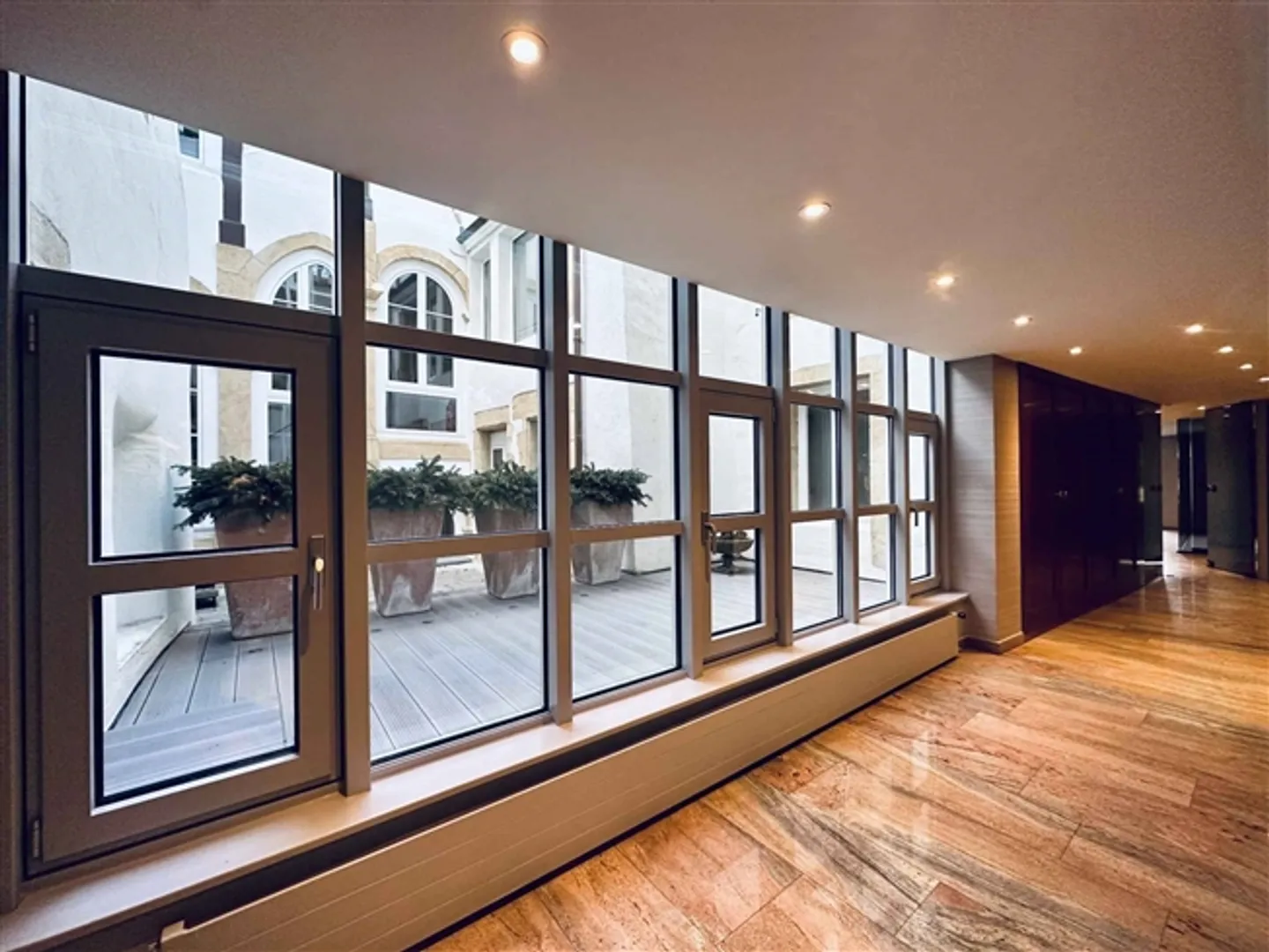 Espace commercial extraordinaire de 115 m² à louer. Centre historique d'Yverdon-les-Bains - Photo 3 sur 5