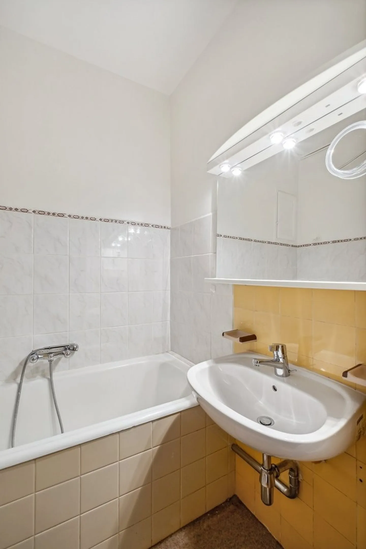 Rent without deposit - A good start - Photo 3 of 3