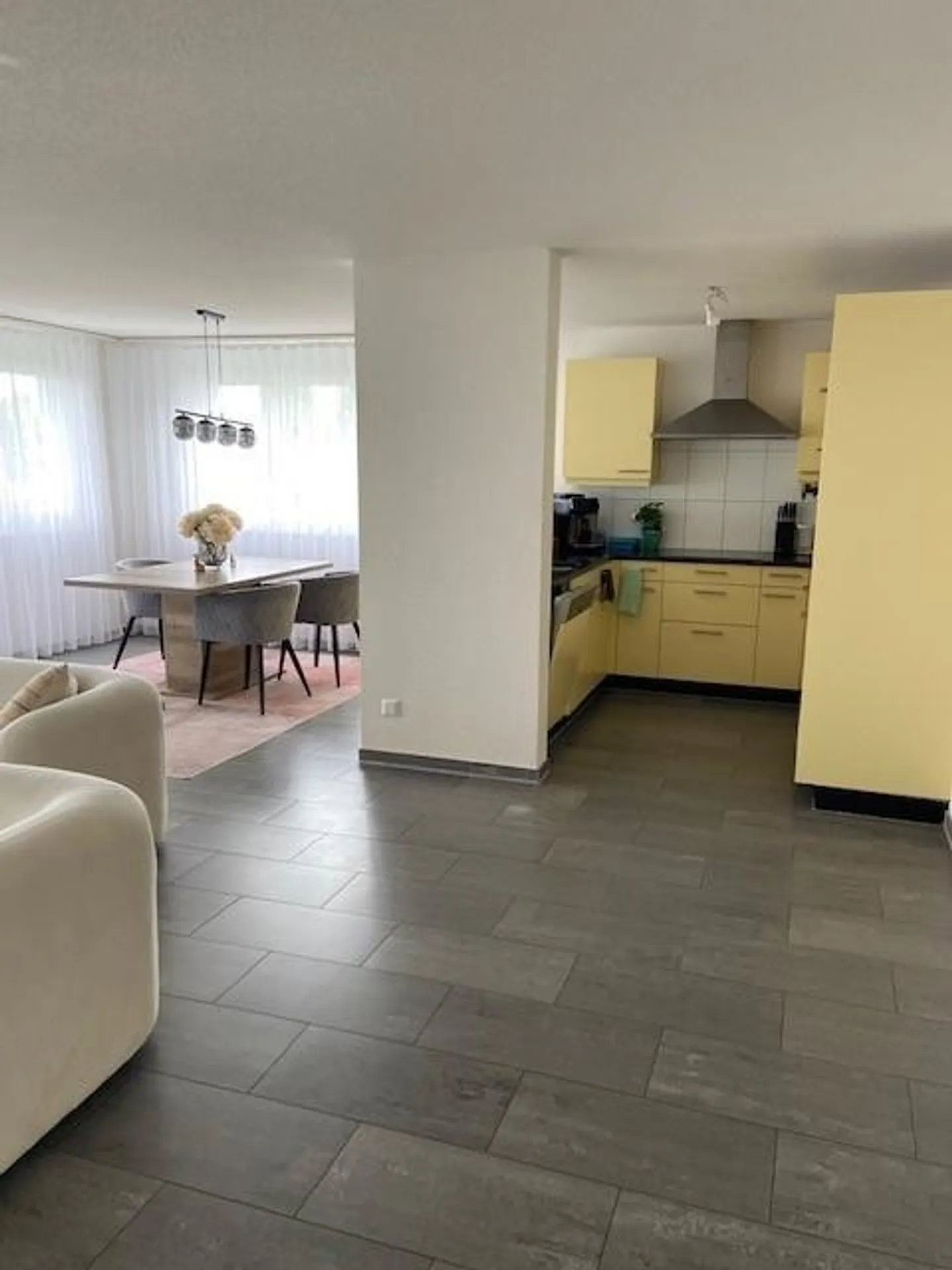 Bella appartamento di 4.5 stanze con balcone - Foto 3 di 9