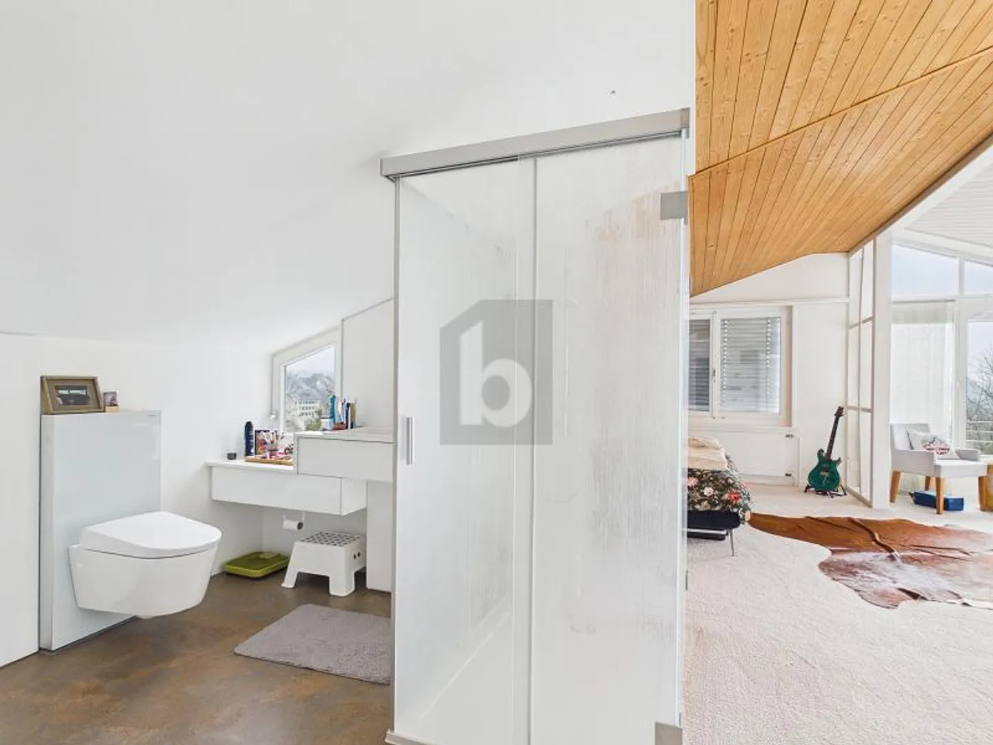 Geräumiges Familienhaus mit Garten - Foto 3 von 6