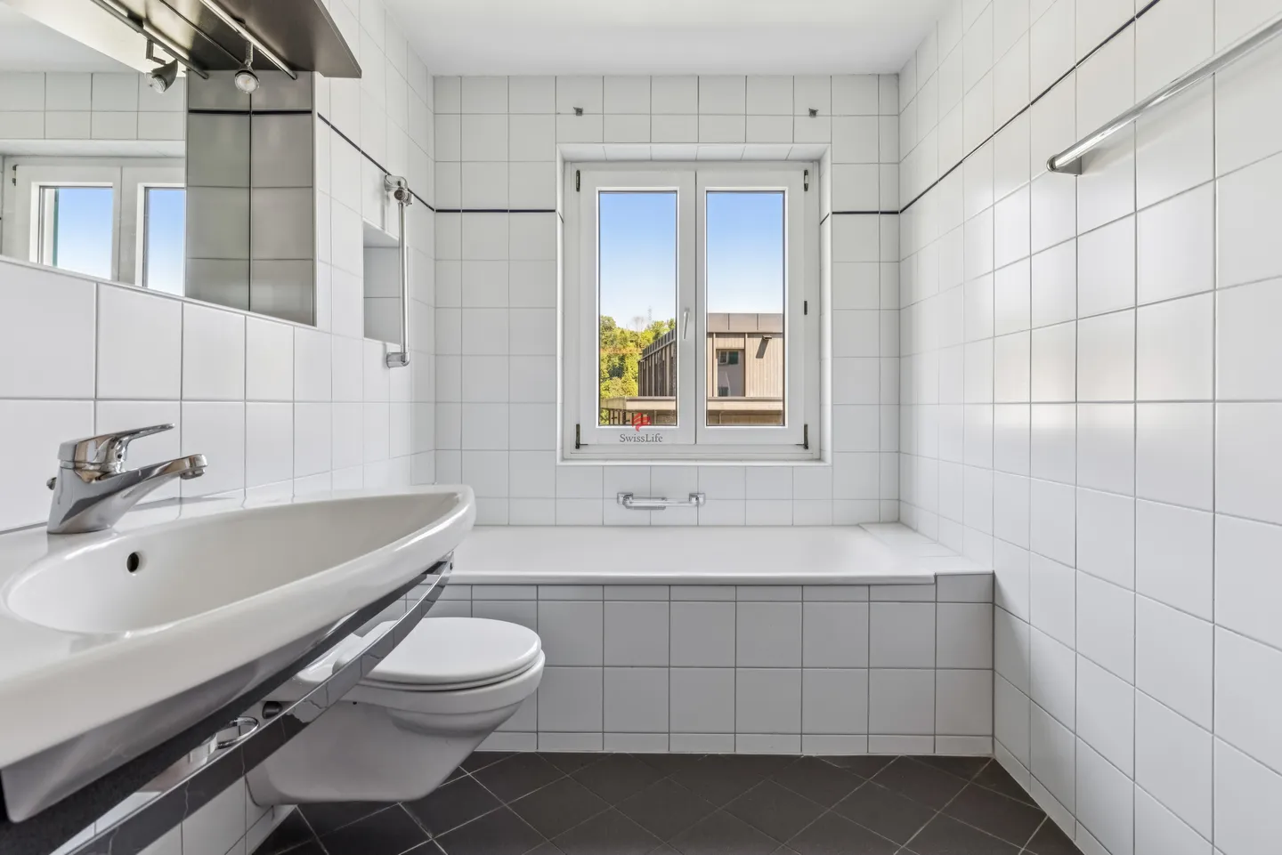 Charming Apartment in Langnau - Photo 2 of 2