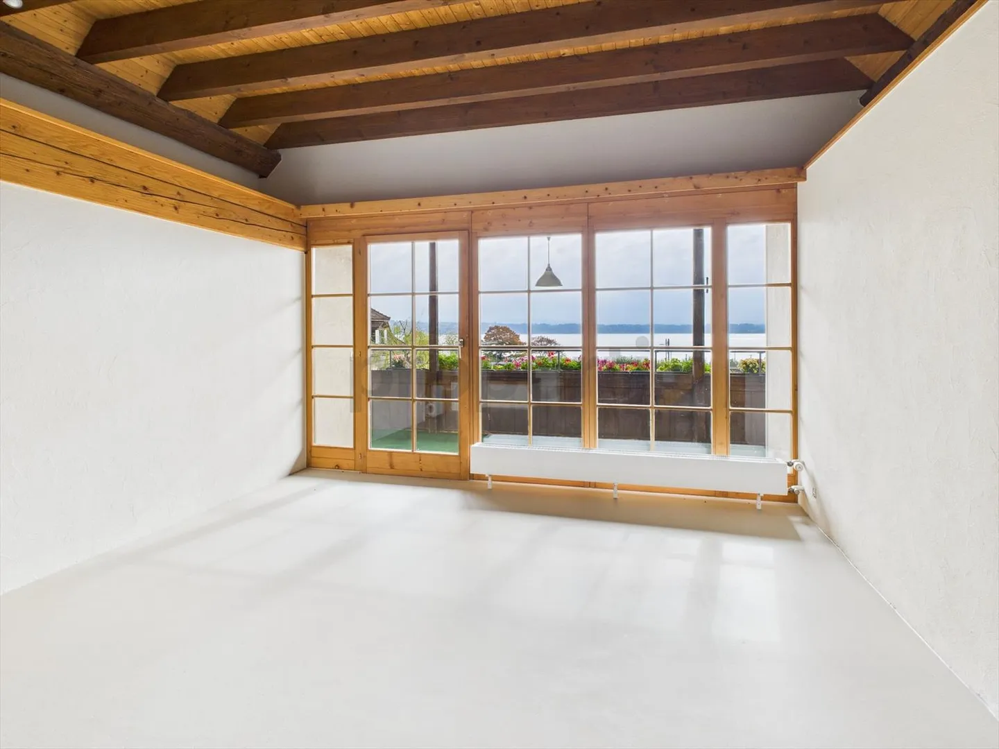 Charmante 5.5-Zimmer Wohnung mit Seeblick in Twann - Foto 2 von 13