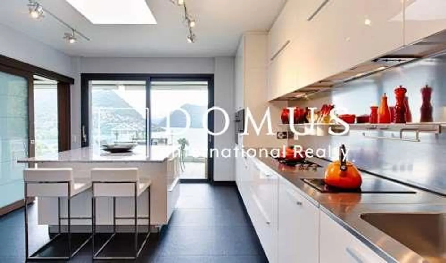 Penthouse with lake view just steps from Tasis - Photo 5 of 11