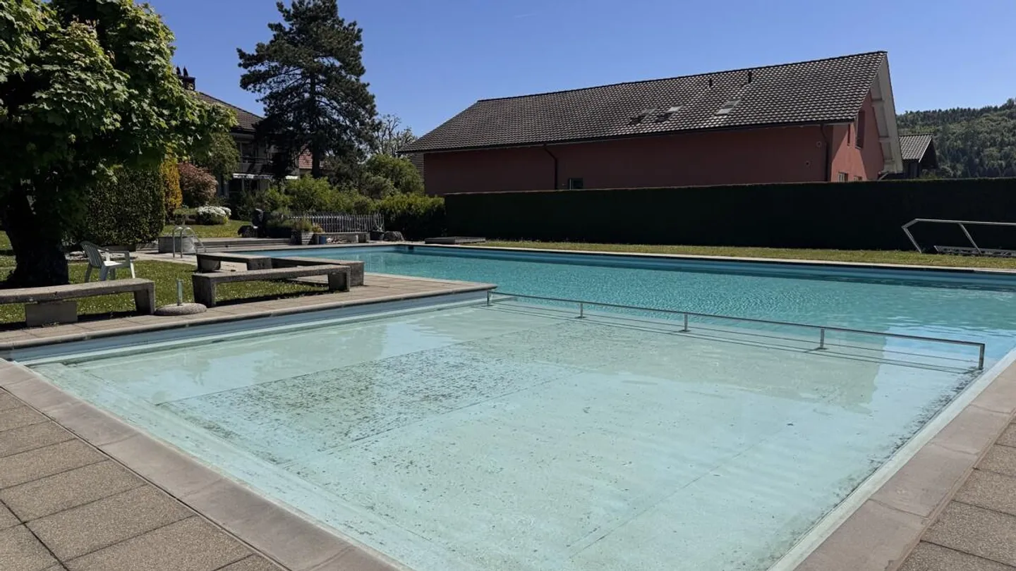 Appartamento tranquillo con vista sul verde e piscina - Foto 4 di 11
