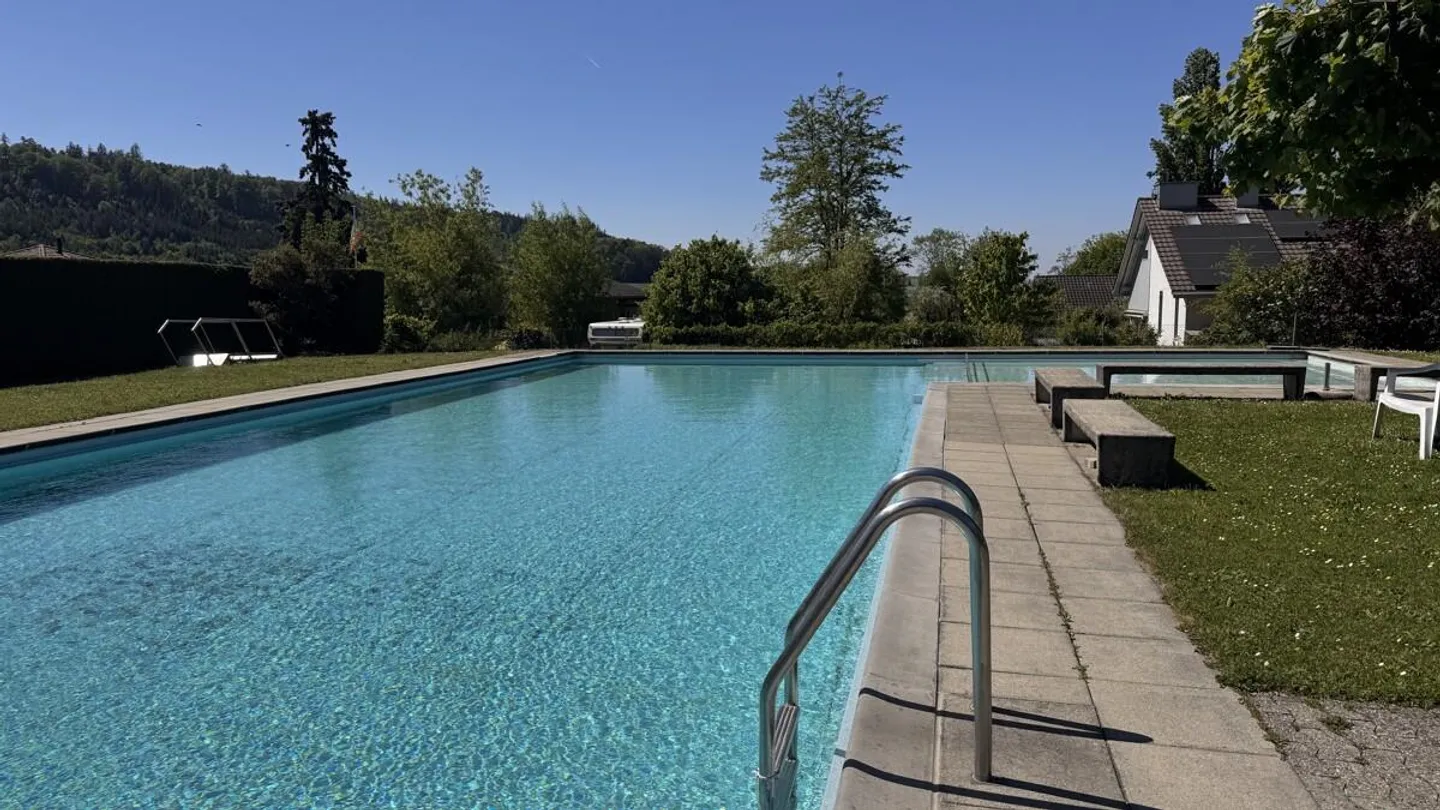 Appartamento tranquillo con vista sul verde e piscina - Foto 3 di 11