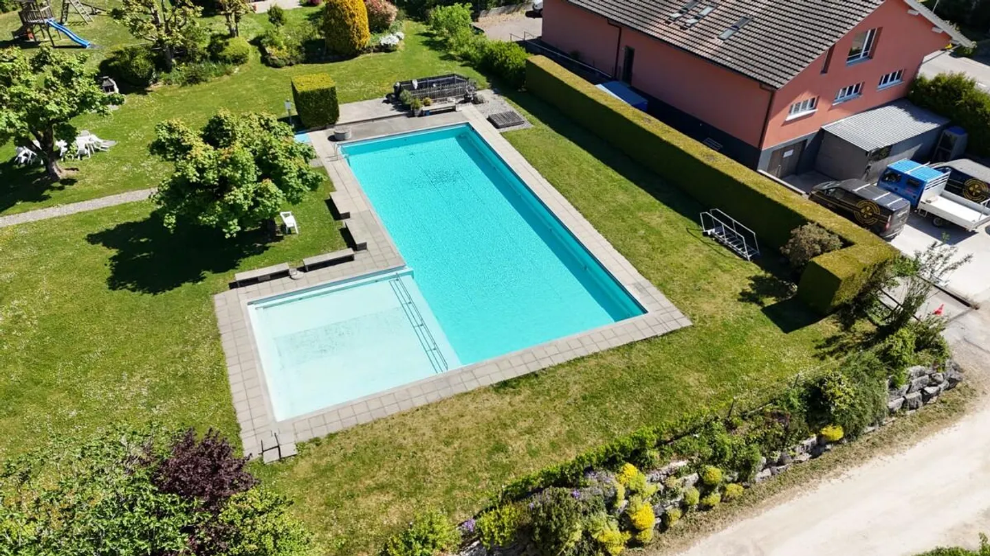 Appartamento tranquillo con vista sul verde e piscina - Foto 5 di 11
