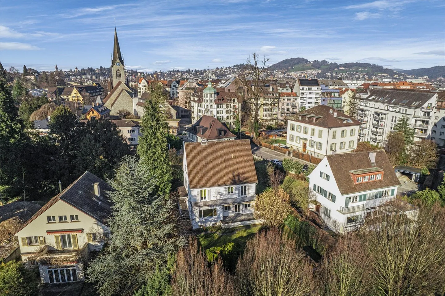 Maison résidentielle de 7½ pièces - Vieille villa (1928) dans une zone résidentielle haut de gamme - Photo 2 sur 29