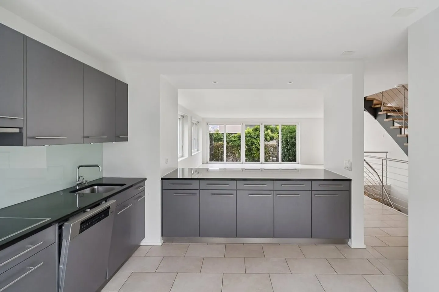Magnifique appartement en duplex de 4,5 pièces avec jardin - Photo 1 sur 12