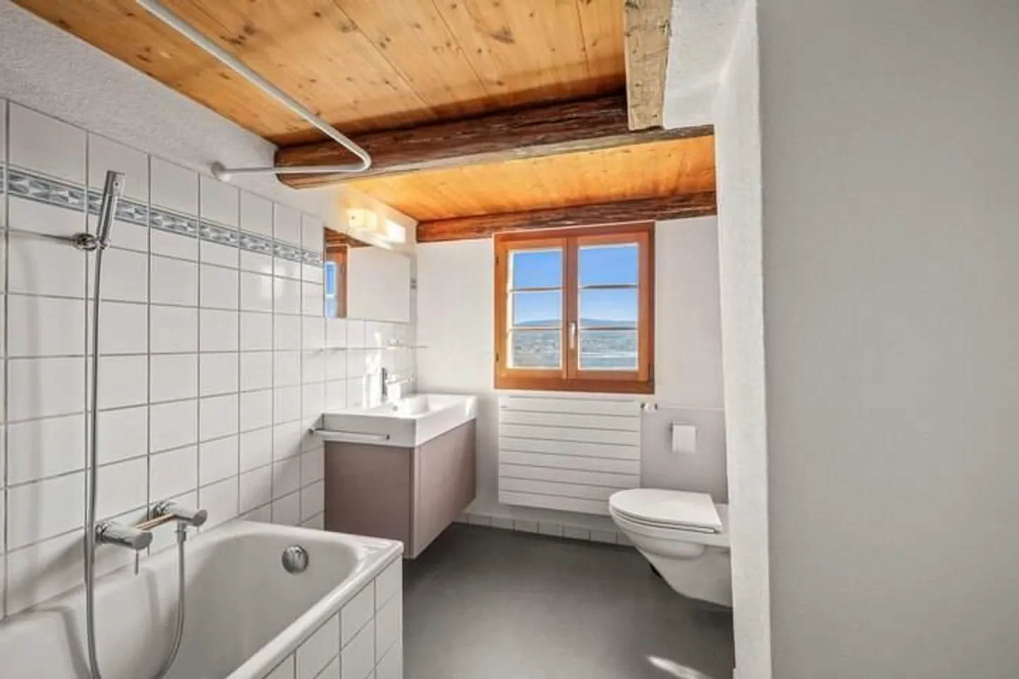 Affascinante casa a schiera angolare con vista sul lago e stufa svedese a Pfäffikon - Foto 6 di 9