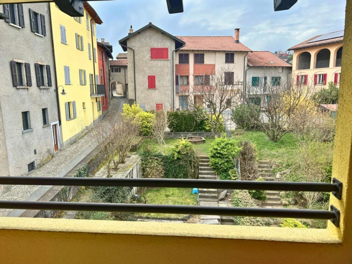 Graziosa casa di nucleo su tre piani, ristrutturata e con giardinetto privato - Foto 12 di 14