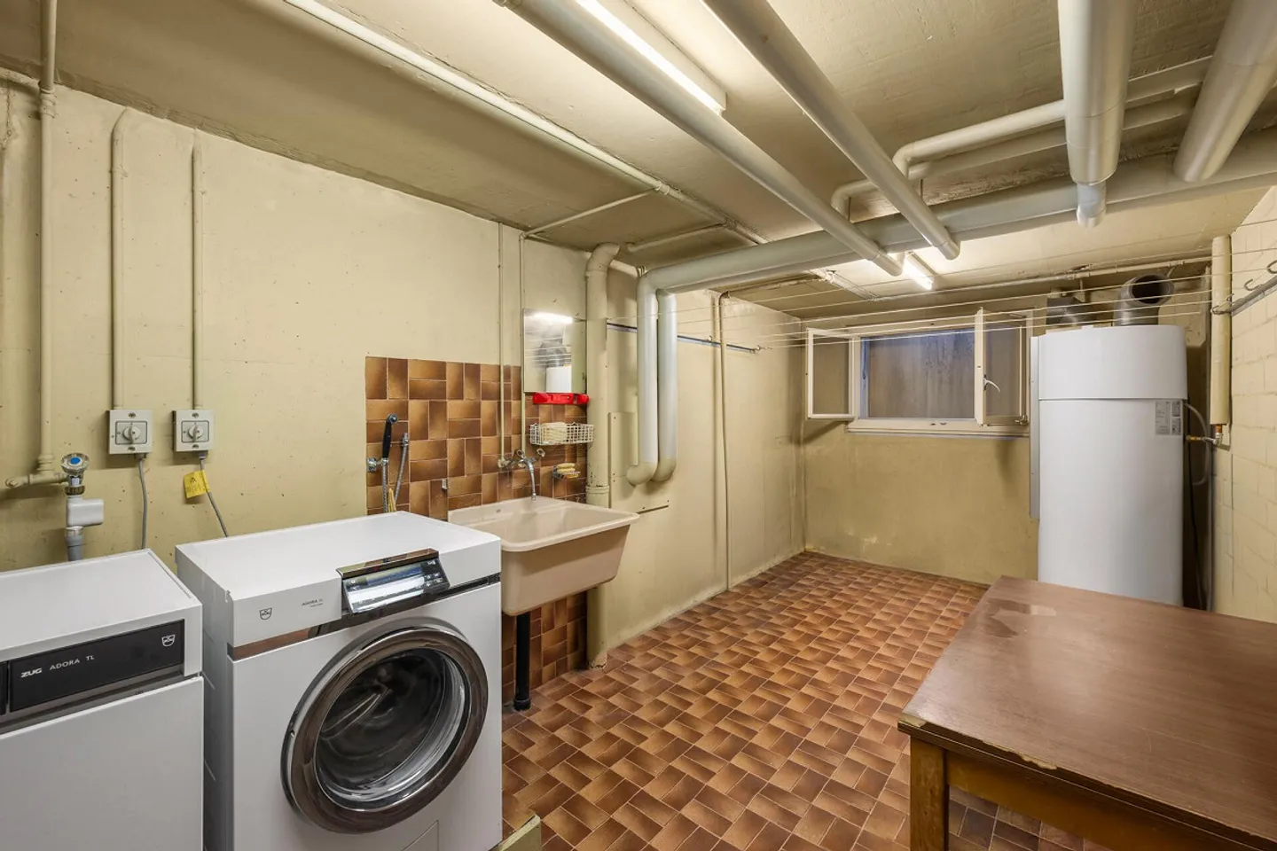 A Home to Arrive – Well-Maintained End Row House in Family-Friendly Area - Photo 14 of 14