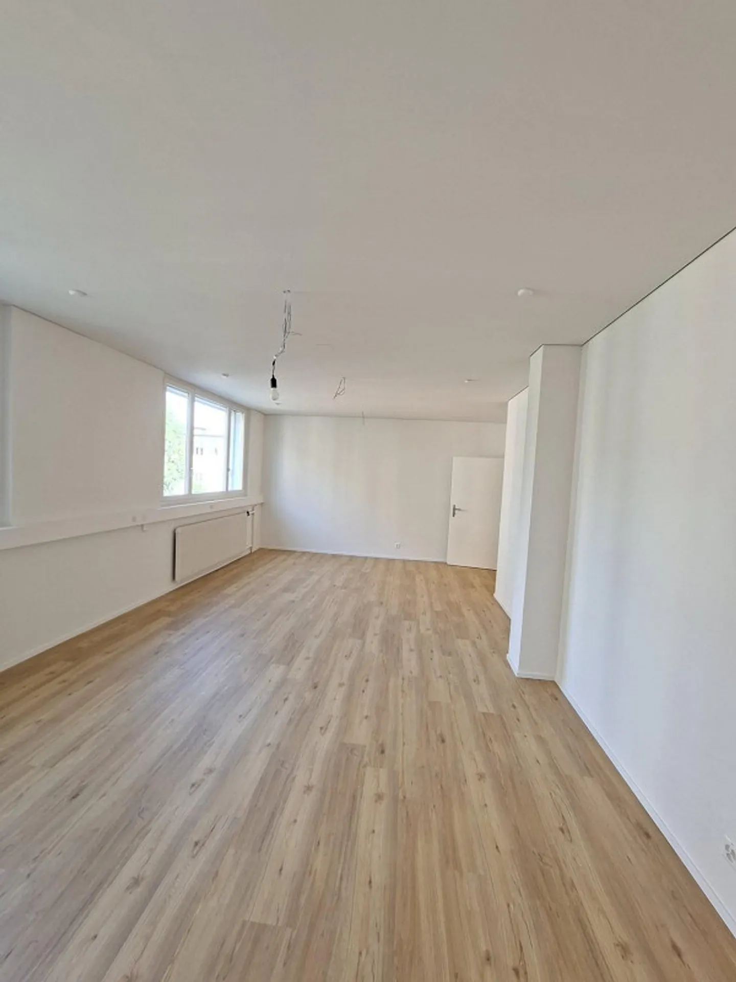 Exclusive, newly renovated offices in a central location 8 units available for flexible rental - Photo 3 of 9