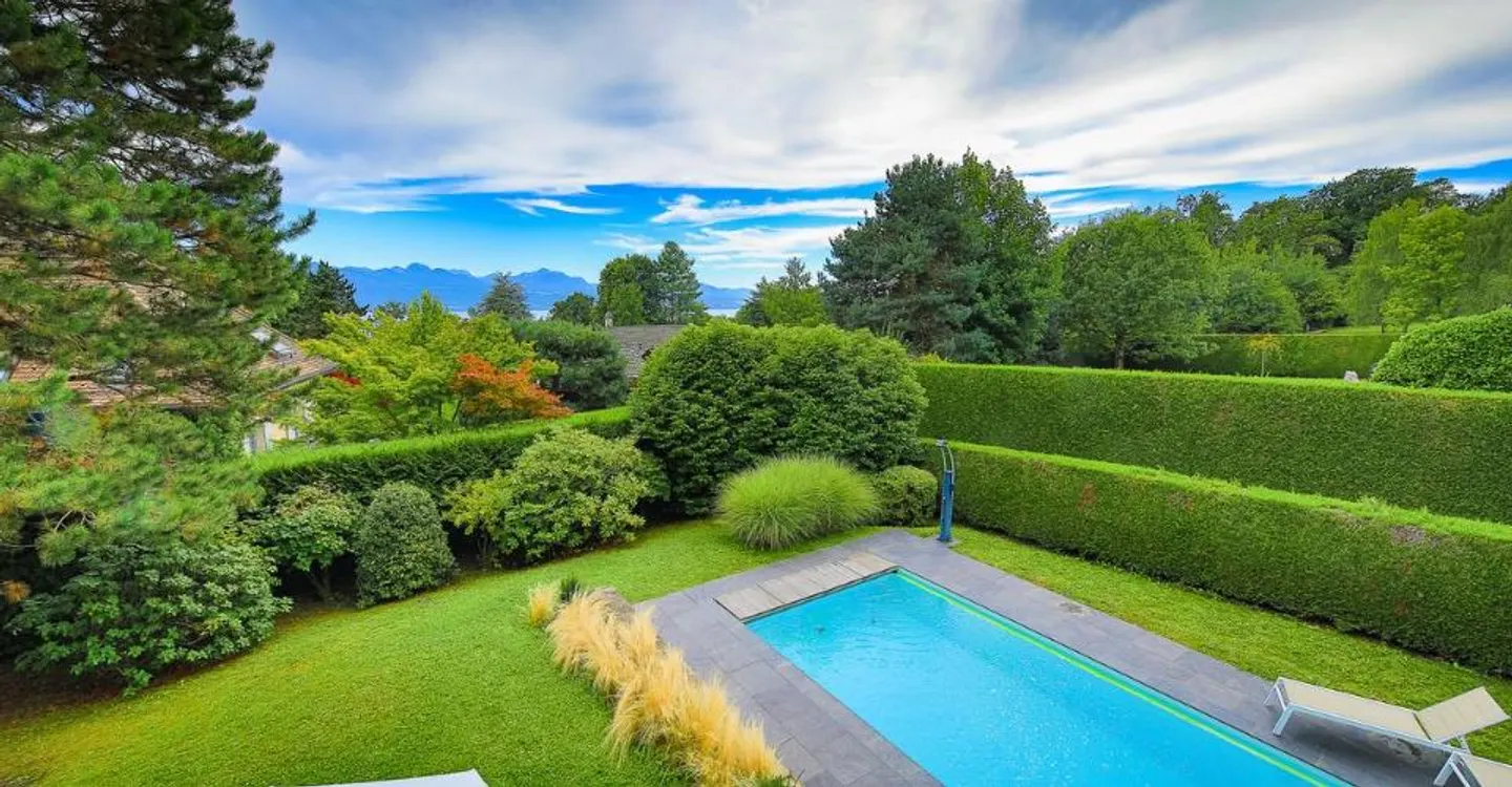 Prestigious property surrounded by greenery in Lausanne - Photo 2 of 11