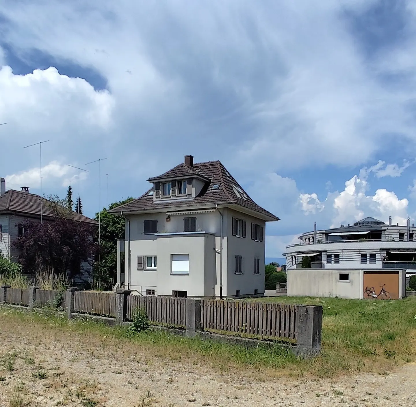 Charmante 2.5-Zimmerwohnung mit Balkon in Aarberg - Foto 1 von 6
