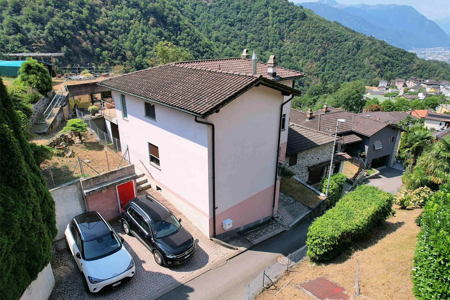 Maison spacieuse sur la colline avec vue panoramique, grand terrain et rustique - Photo 4 sur 21