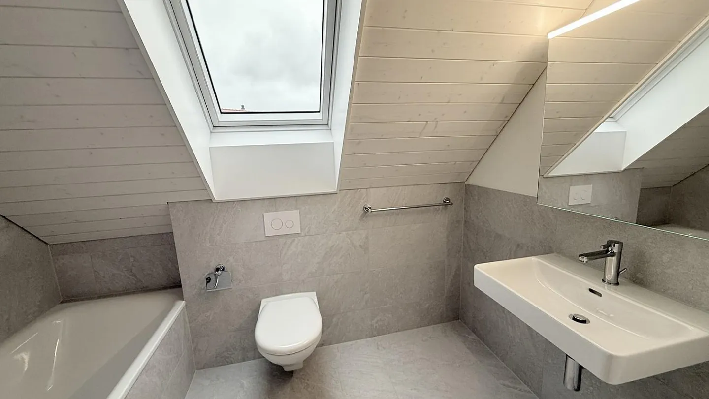 Première location – Appartement en attique moderne de 4,5 pièces avec vue imprenable - Photo 4 sur 13