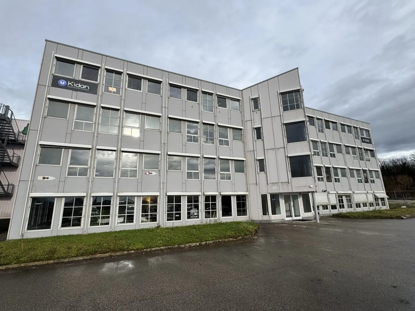 Office space for rent of approximately 100 m2 - Photo 1 of 6