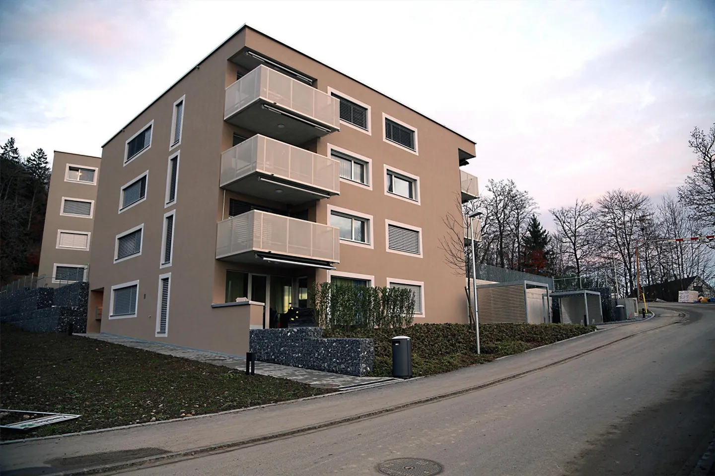 Modern, bright & cozy 2.5 room apartment in Wald ZH - Photo 2 of 7