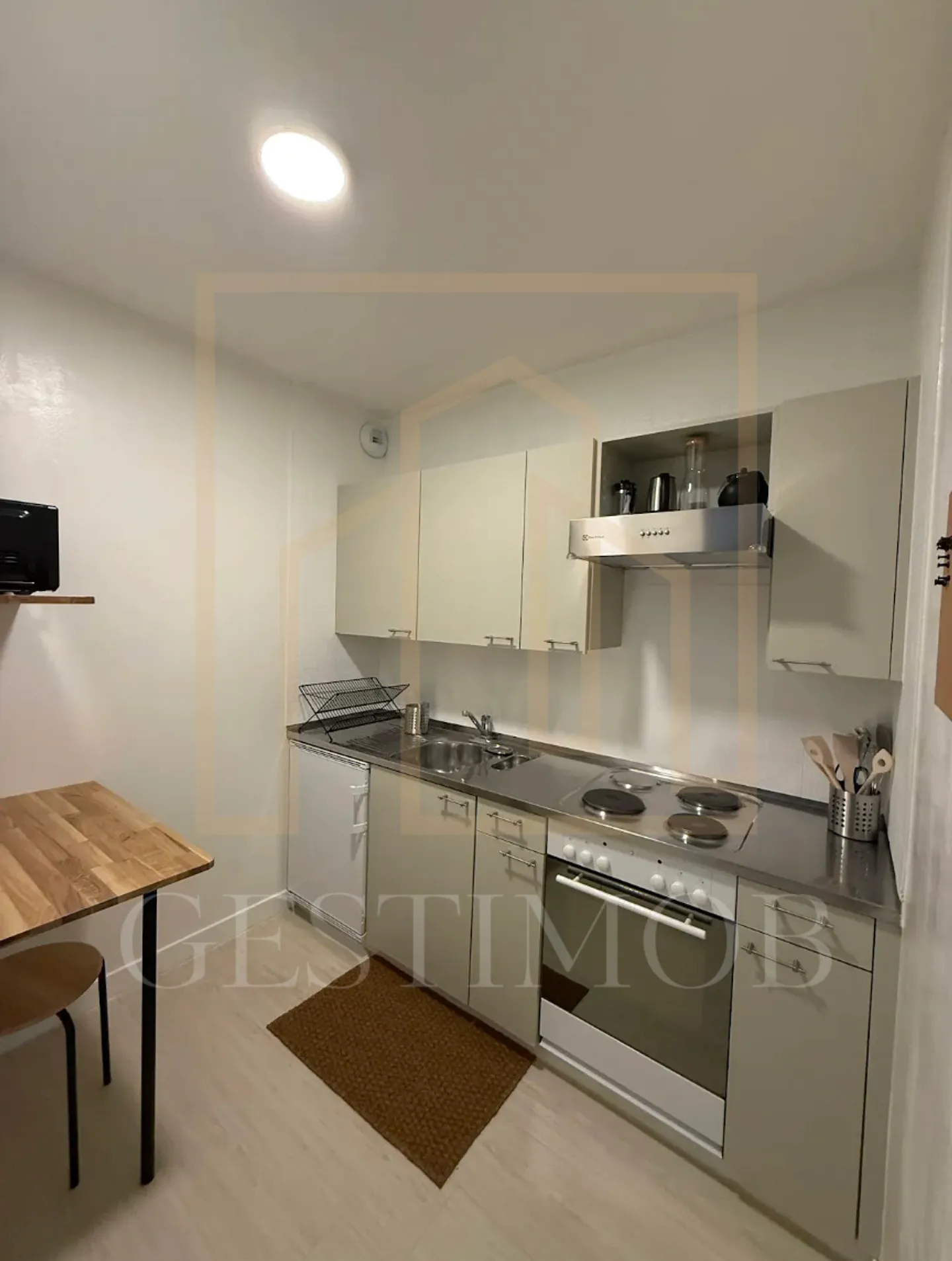 Appartamento arredato con 3 camere rinfrescato - Chemin Colladon - Foto 5 di 9