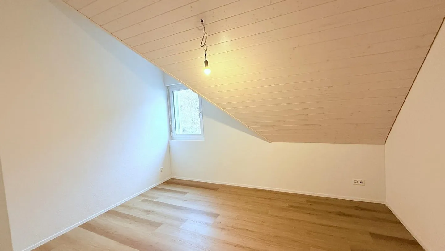 Première location – Appartement en attique moderne de 4,5 pièces avec vue imprenable - Photo 8 sur 13