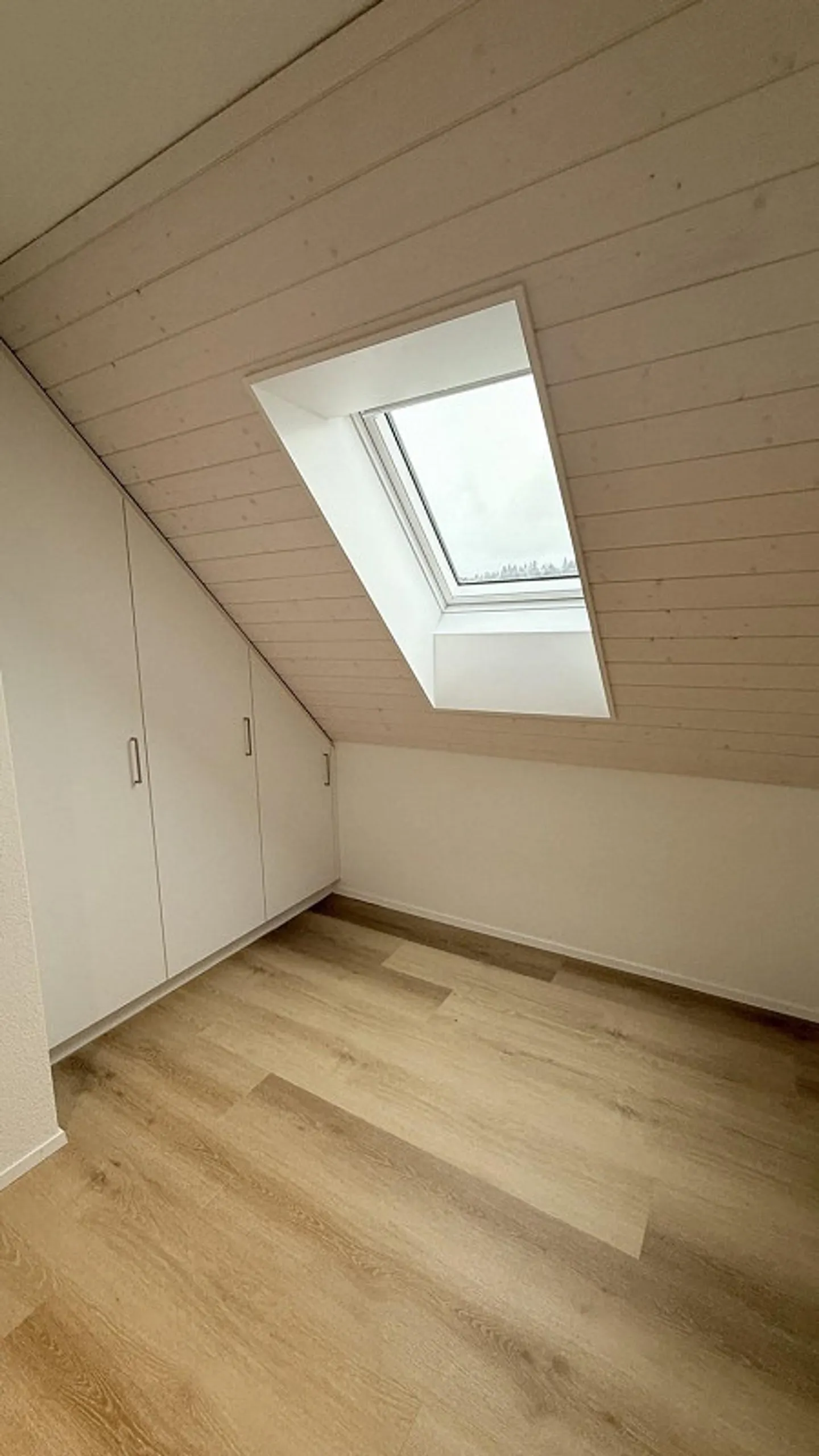 Première location – Appartement en attique moderne de 4,5 pièces avec vue imprenable - Photo 10 sur 13