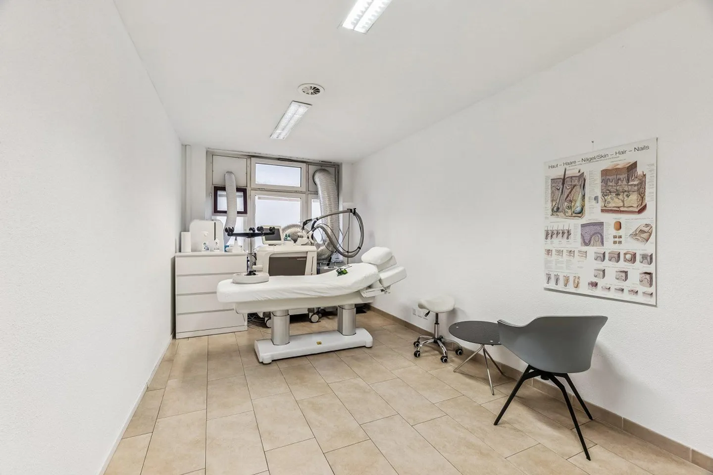 Spazio per studio/ufficio in posizione centrale vicino alla stazione di Oerlikon - limitato fino al 31.01.29 - Foto 4 di 9