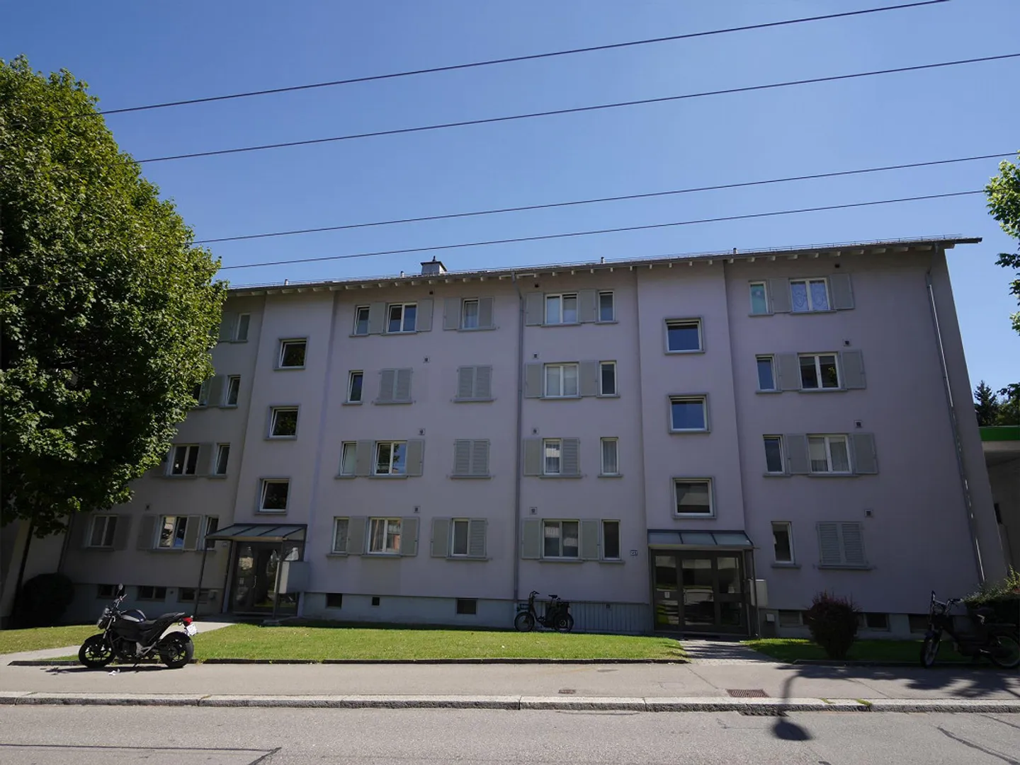 2.5-room apartment on the 1st floor for rent in 8047 Zurich - Photo 1 of 4