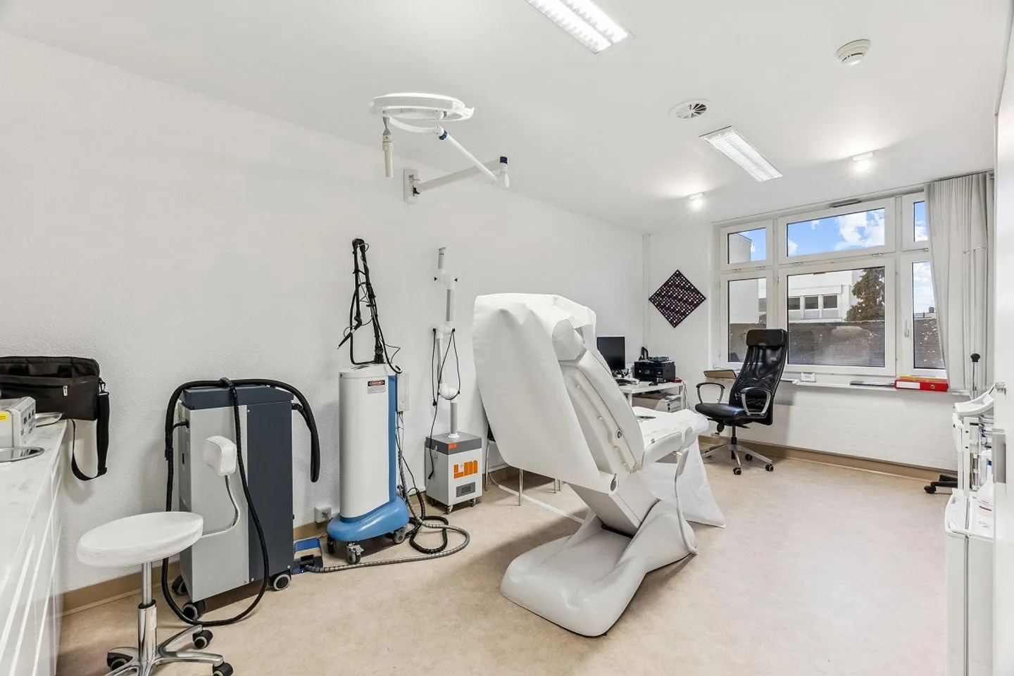 Spazio per studio/ufficio in posizione centrale vicino alla stazione di Oerlikon - limitato fino al 31.01.29 - Foto 5 di 9