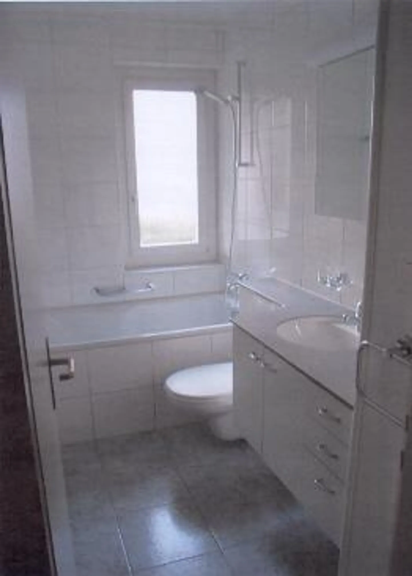 2.5-room apartment on the 1st floor for rent in 8047 Zurich - Photo 3 of 4