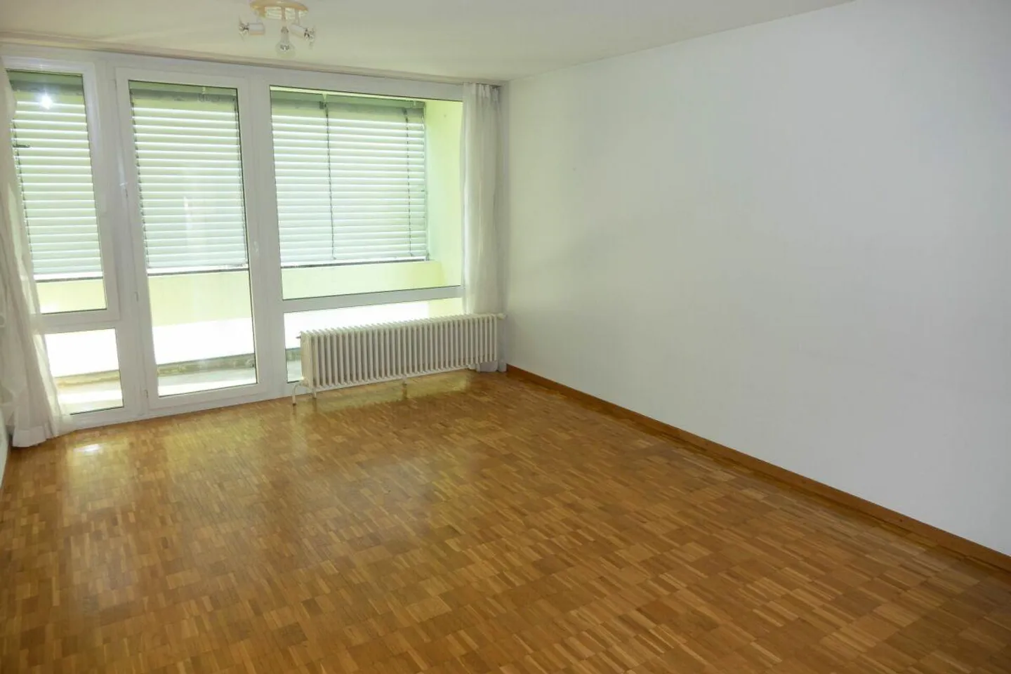 Appartement 1 pièce avec balcon - Photo 2 sur 8