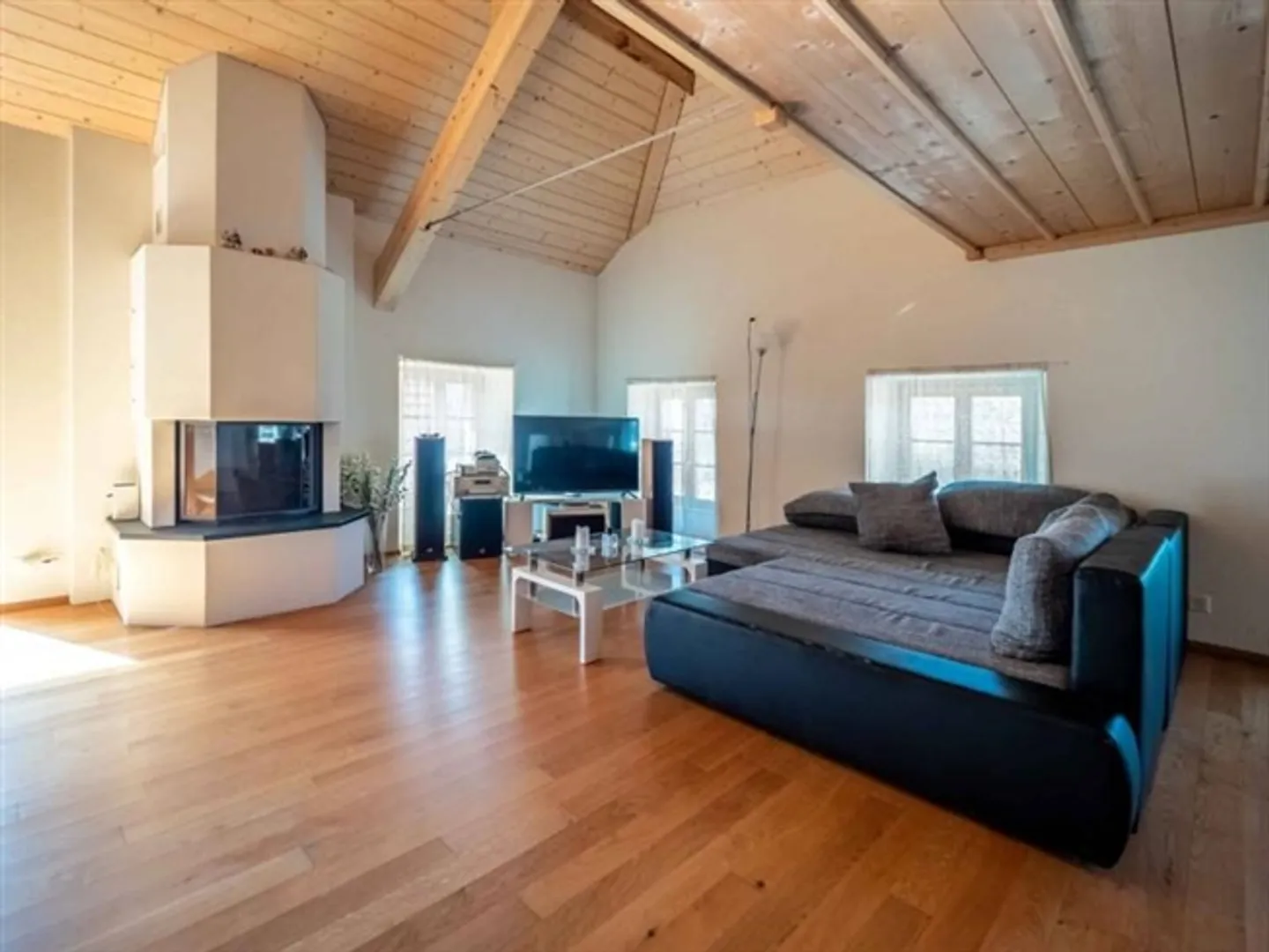 «Wunderschönes und geräumiges Penthouse, gehoben, im Herzen von Charmey» - Foto 2 von 10