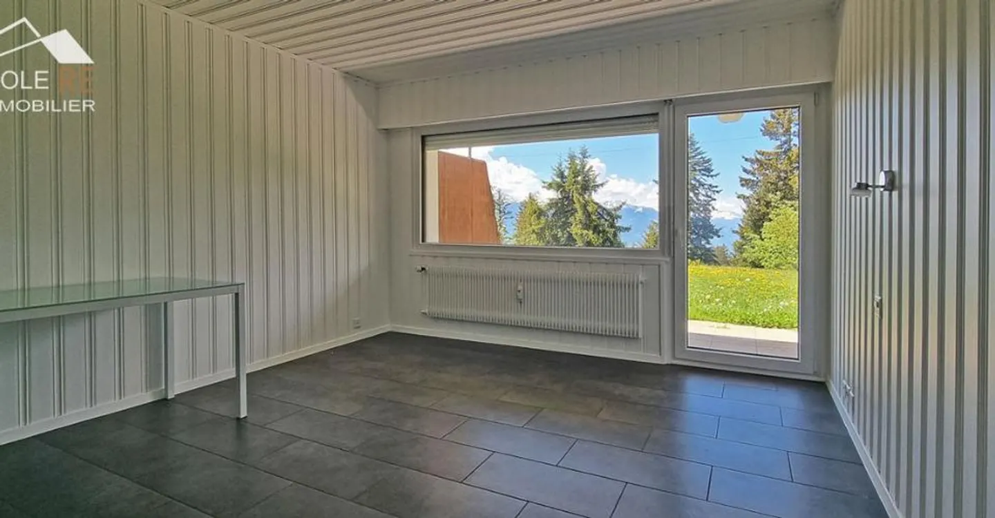Charming Studio with Terrace - Photo 6 of 11