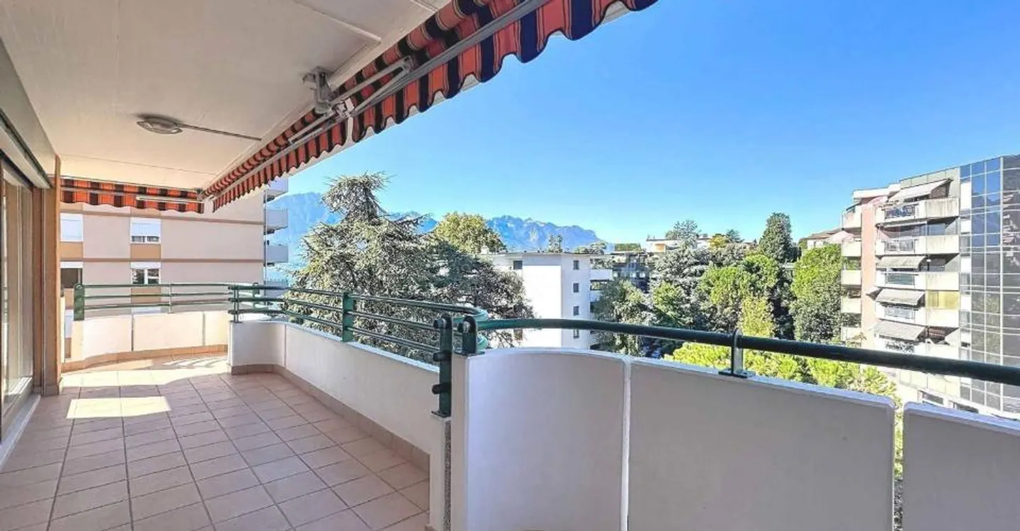Superb 5.5 room apartment of 132 m2 totally renovated with large balcony - Photo 1 of 10