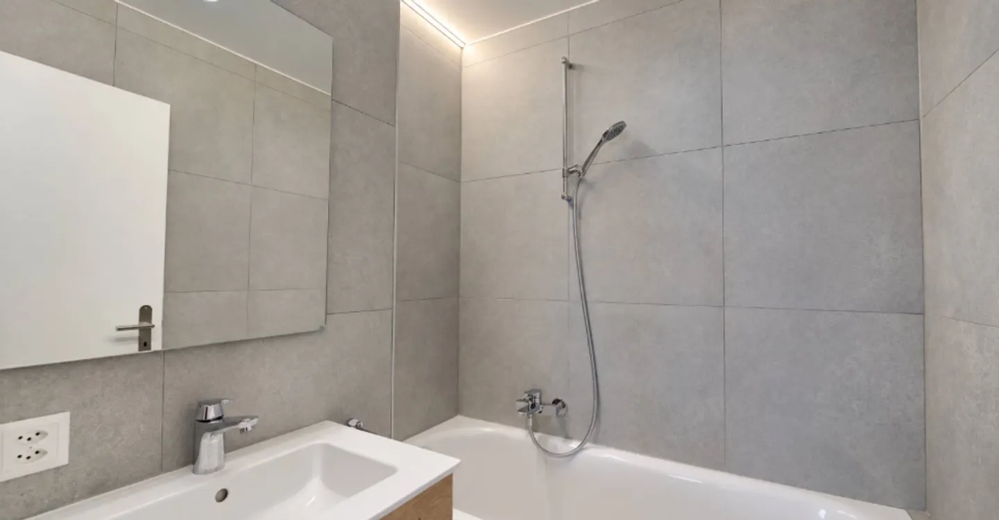 Superb 5.5 room apartment of 132 m2 totally renovated with large balcony - Photo 6 of 10