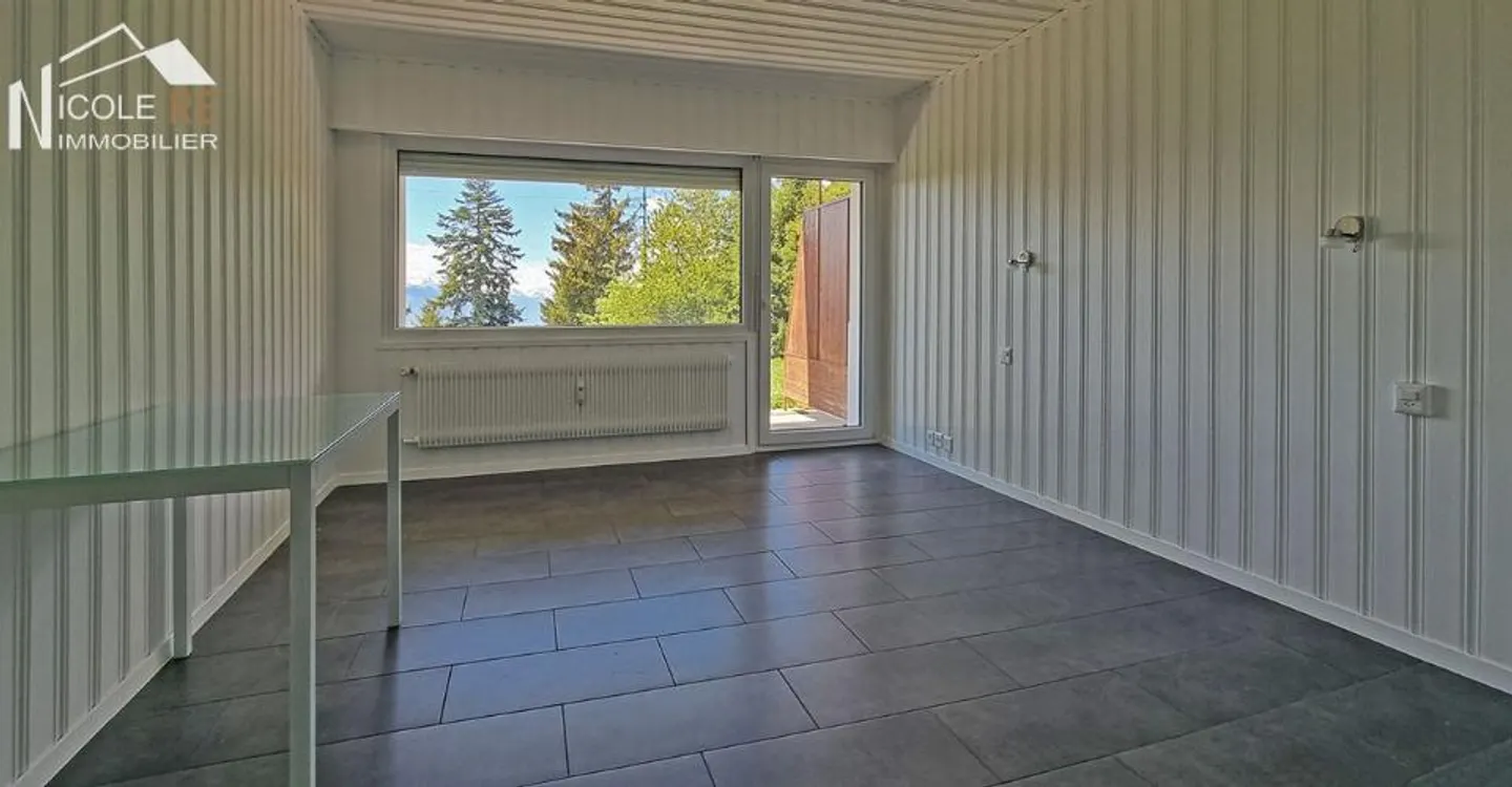 Charming Studio with Terrace - Photo 8 of 11