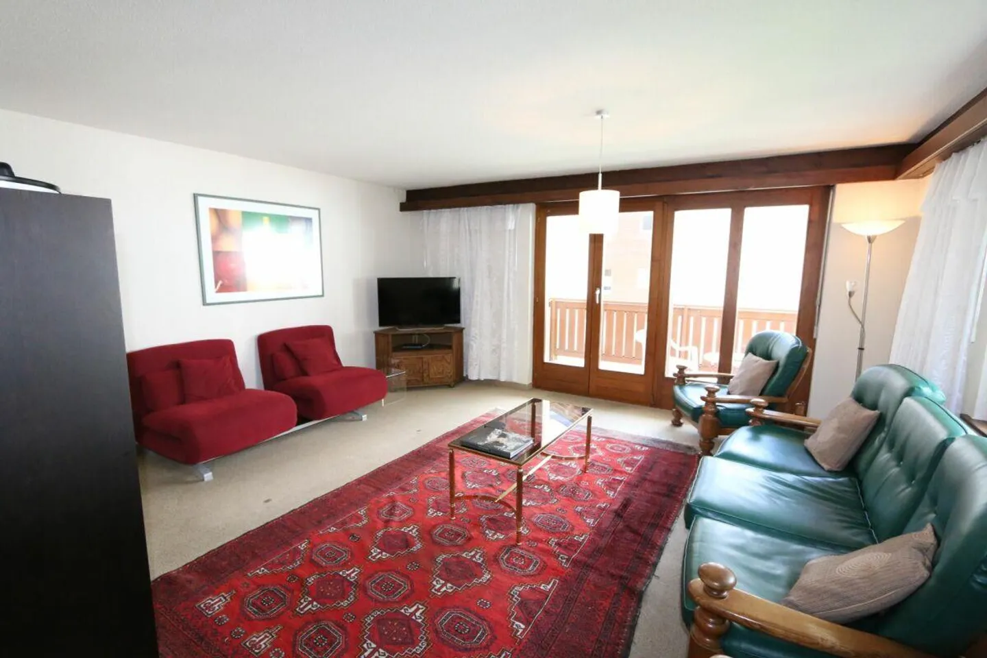 Very spacious 3.5 room apartment with south and west balcony. - Photo 2 of 11