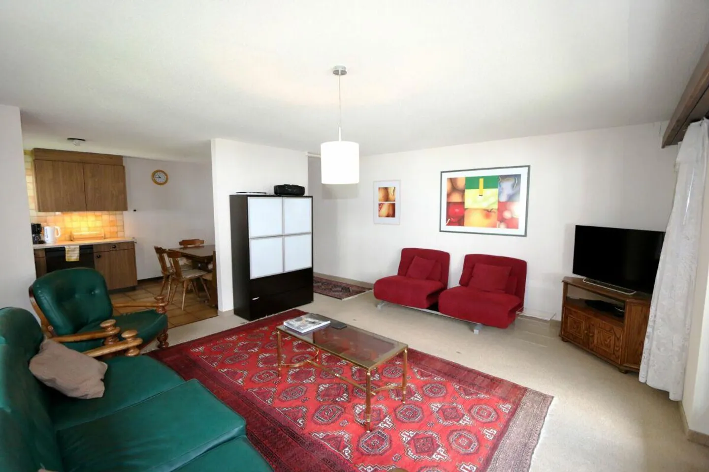 Very spacious 3.5 room apartment with south and west balcony. - Photo 3 of 11