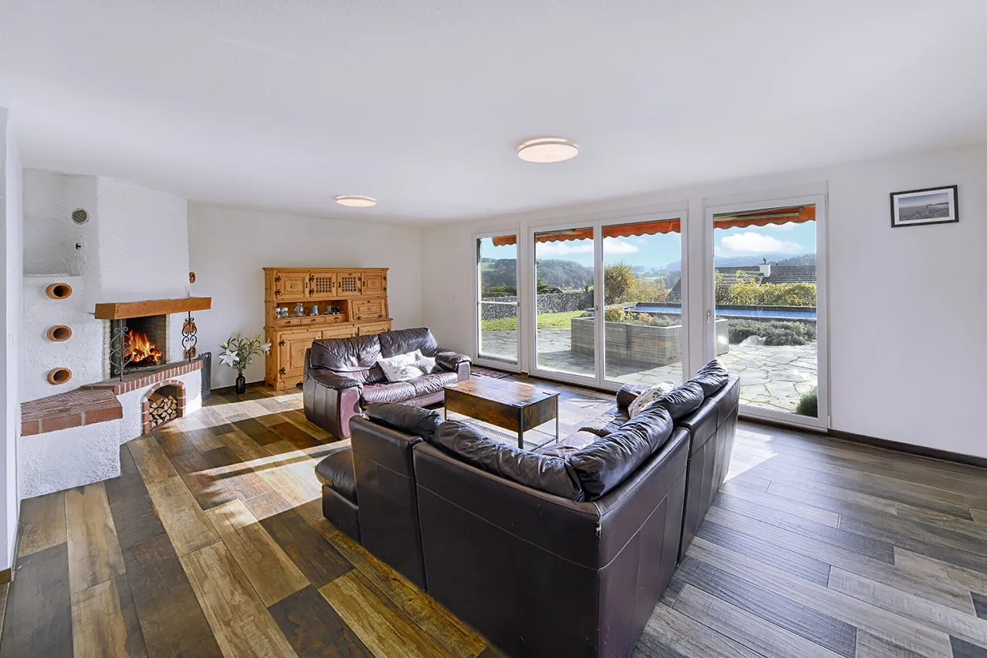 Casa unifamiliare di 7,5 stanze in una posizione tranquilla con vista panoramica, grande giardino e piscina - Foto 2 di 14