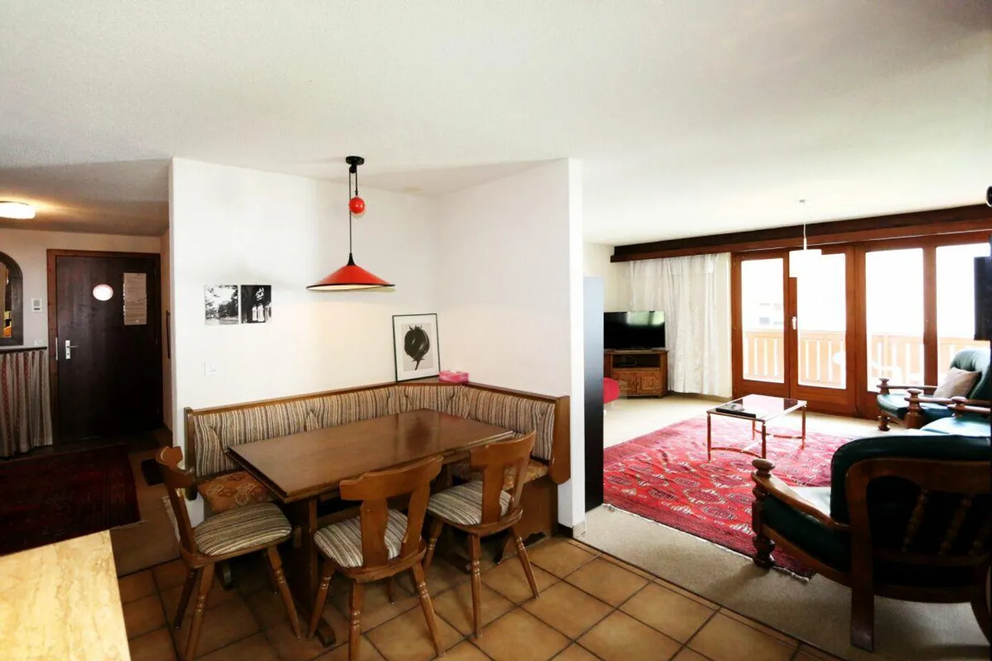 Very spacious 3.5 room apartment with south and west balcony. - Photo 4 of 11